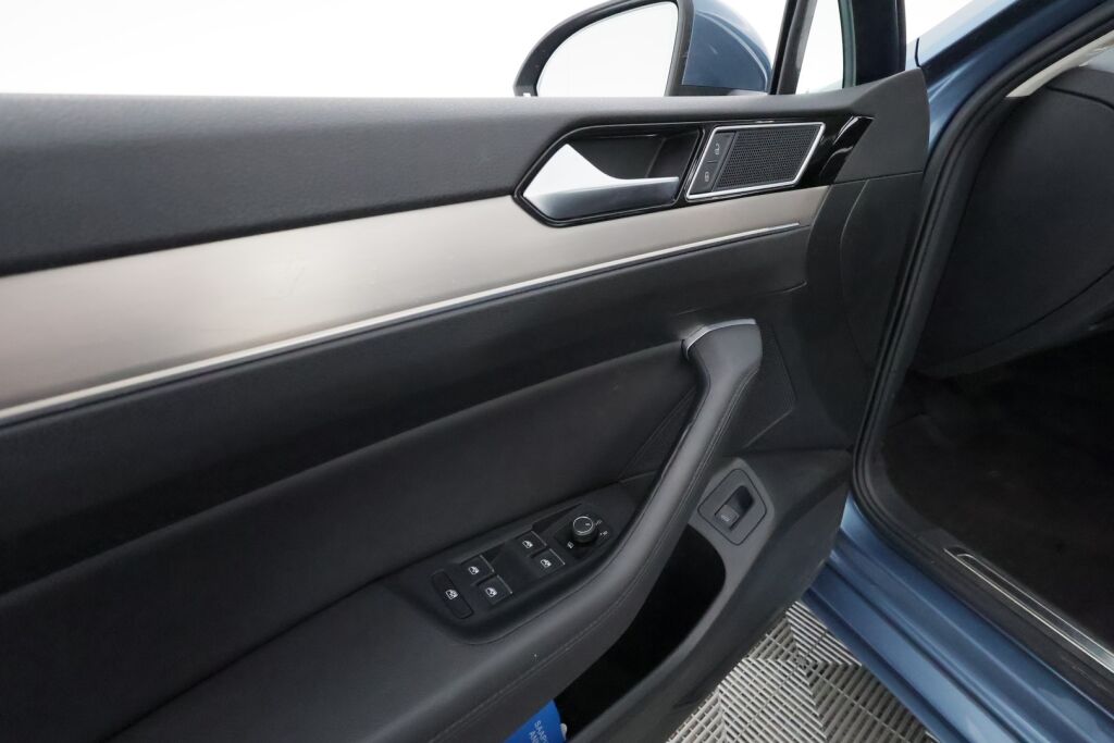 Volkswagen Passat 2017 Sininen