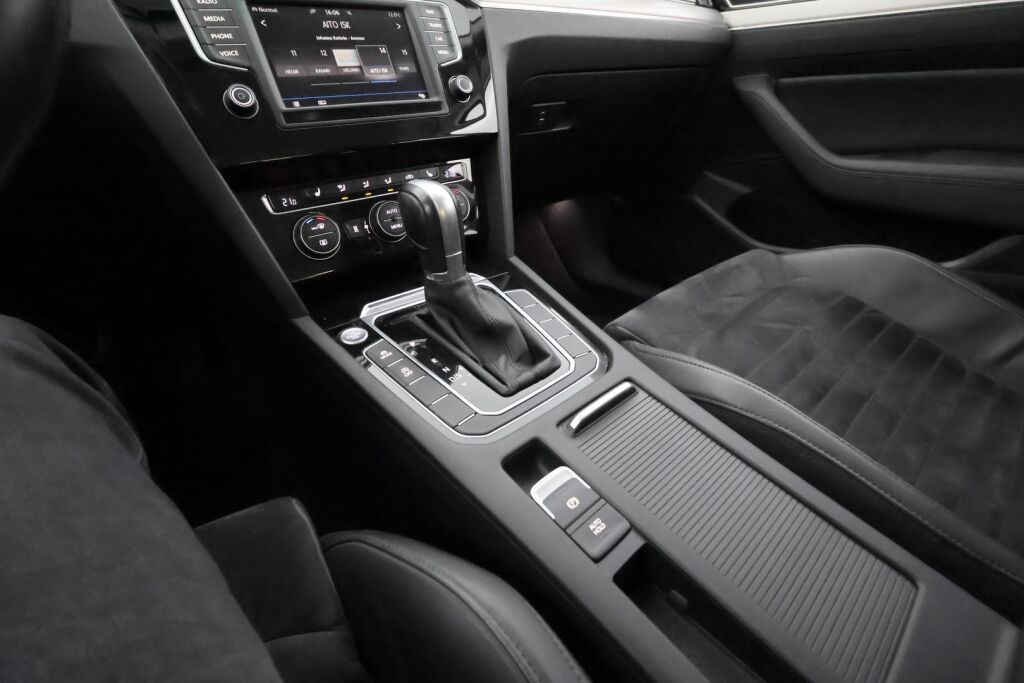 Volkswagen Passat 2017 Sininen