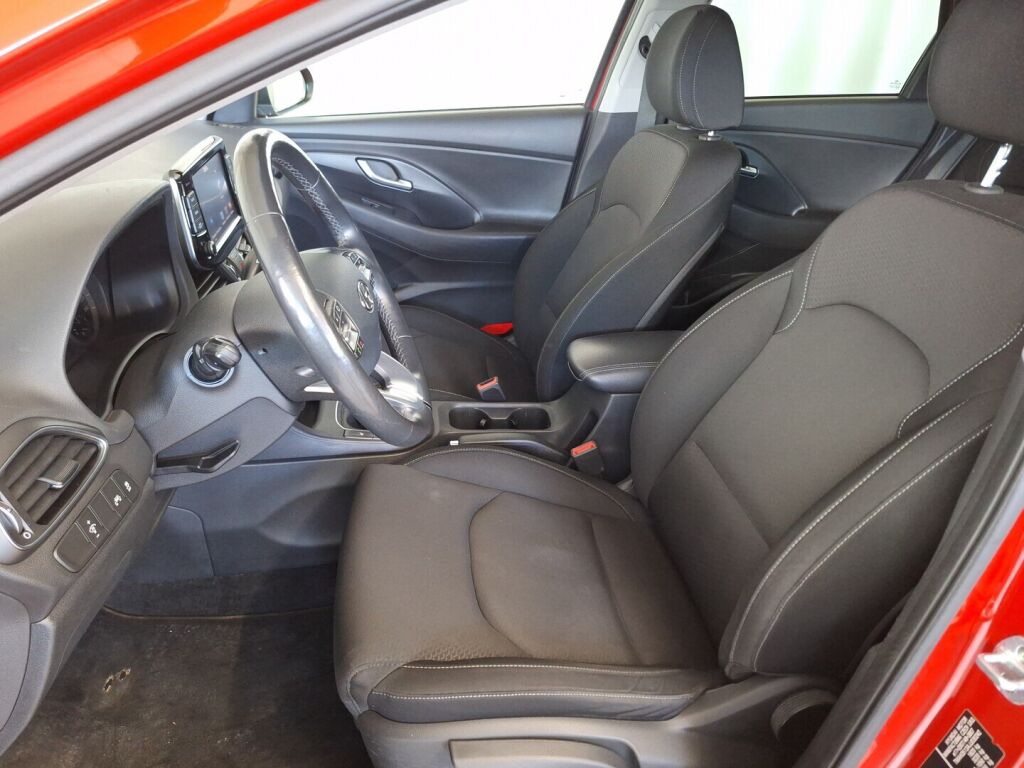 Hyundai i30 5d 2018 Punainen