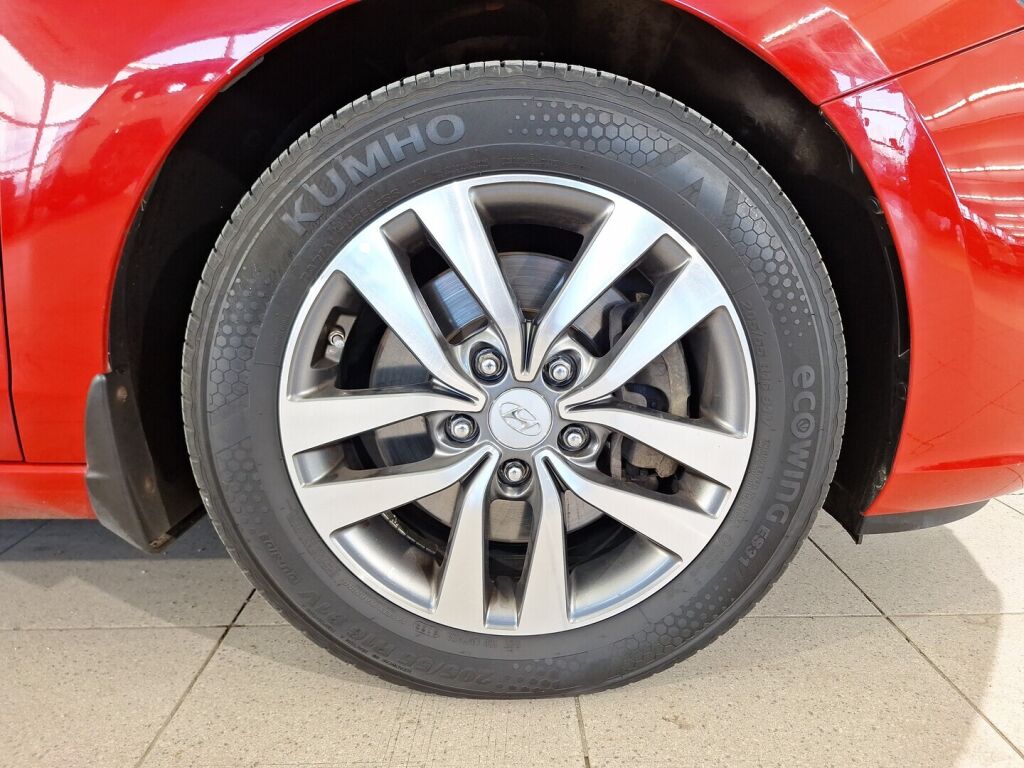 Hyundai i30 5d 2018 Punainen