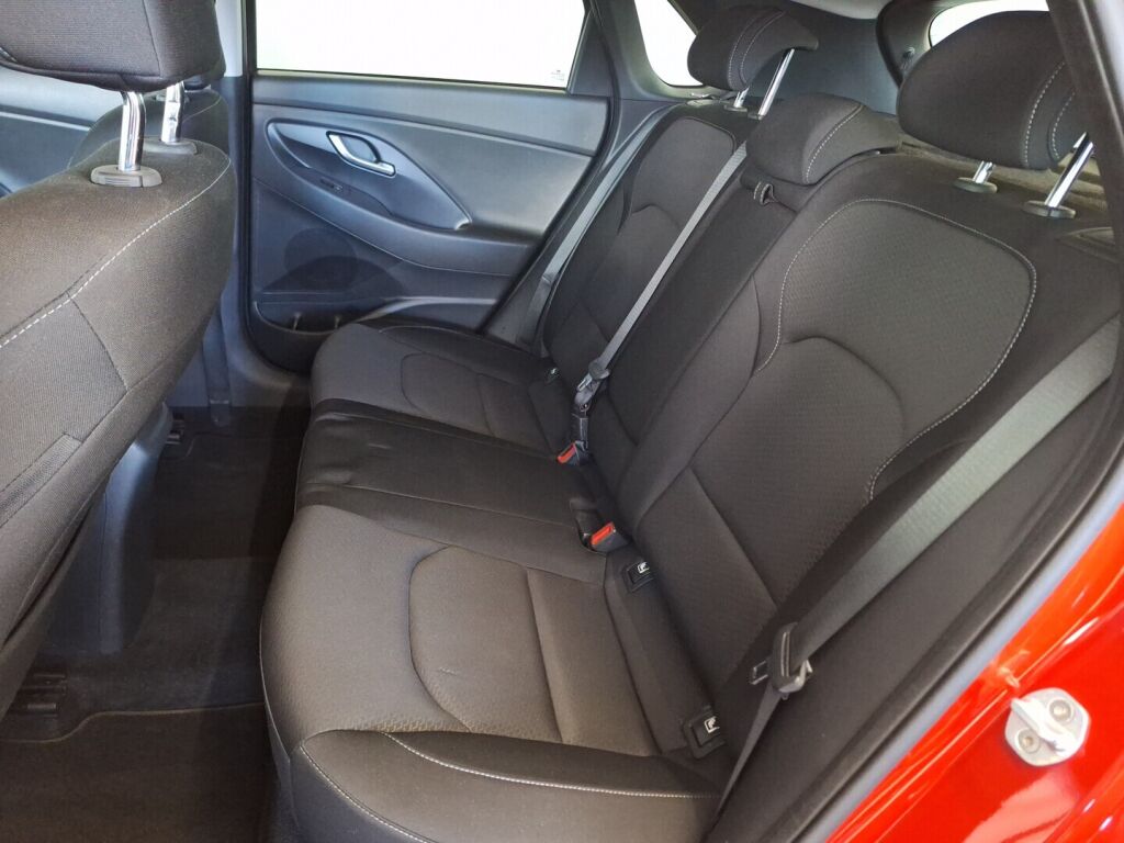 Hyundai i30 5d 2018 Punainen