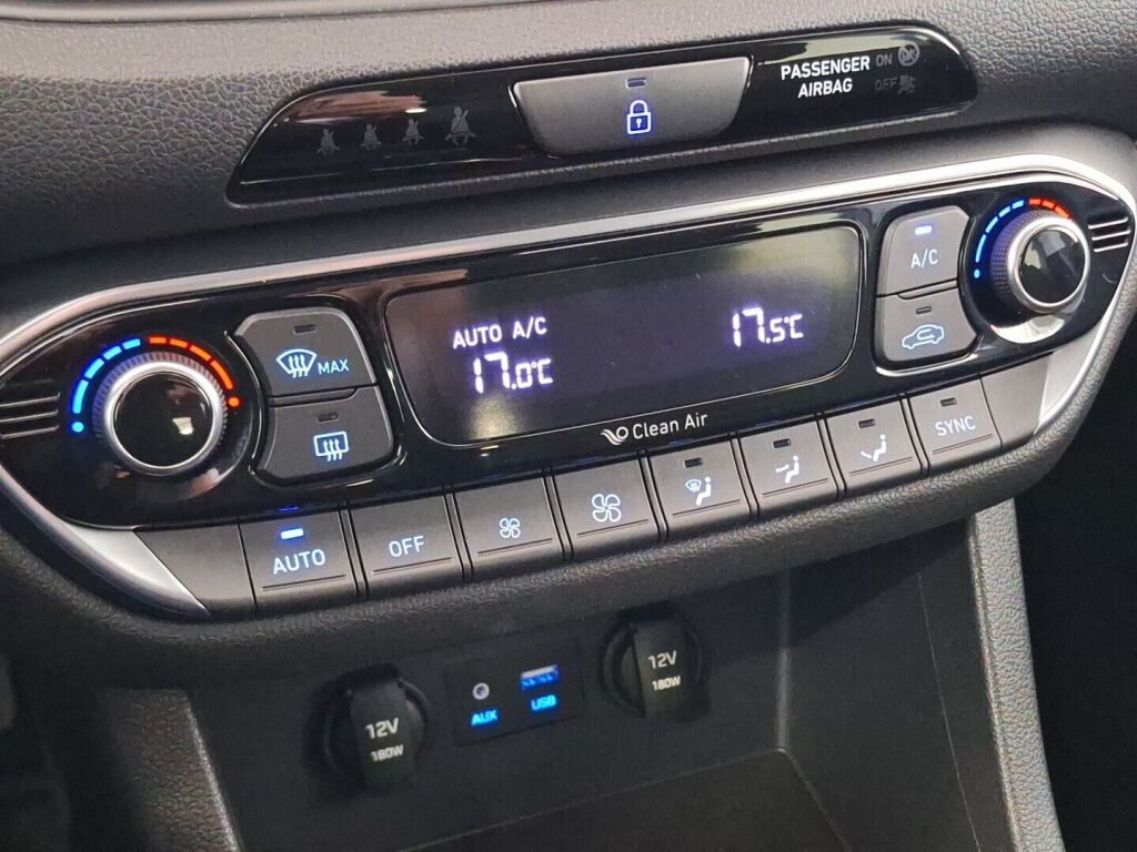 Hyundai i30 5d 2018 Punainen