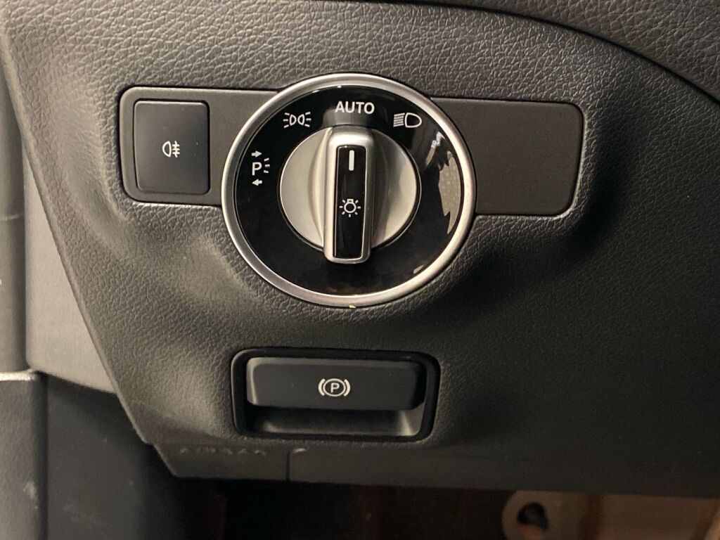 Mercedes-Benz CLA 2015 Musta