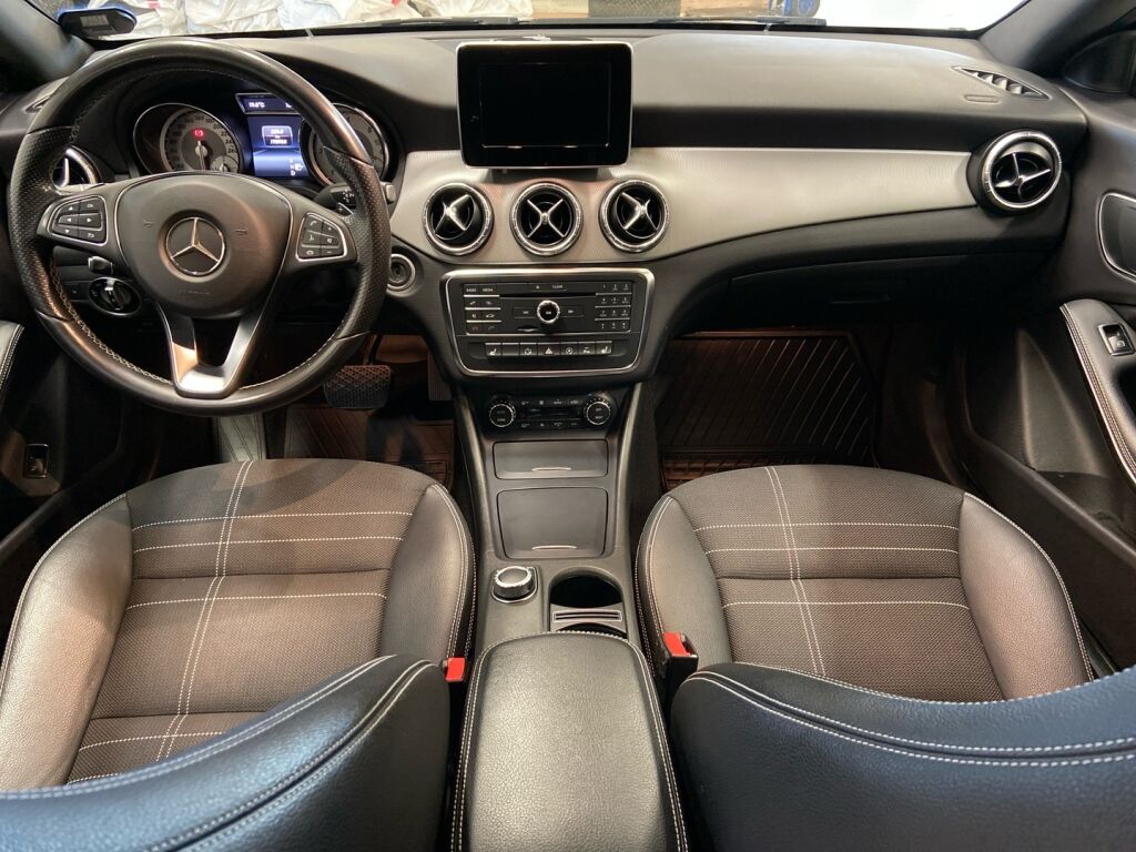 Mercedes-Benz CLA 2015 Musta