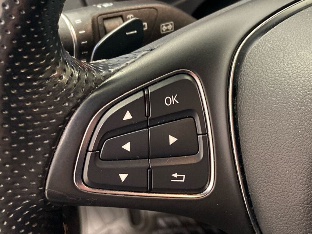 Mercedes-Benz CLA 2015 Musta