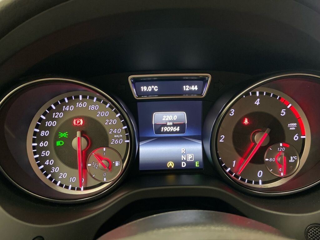 Mercedes-Benz CLA 2015 Musta