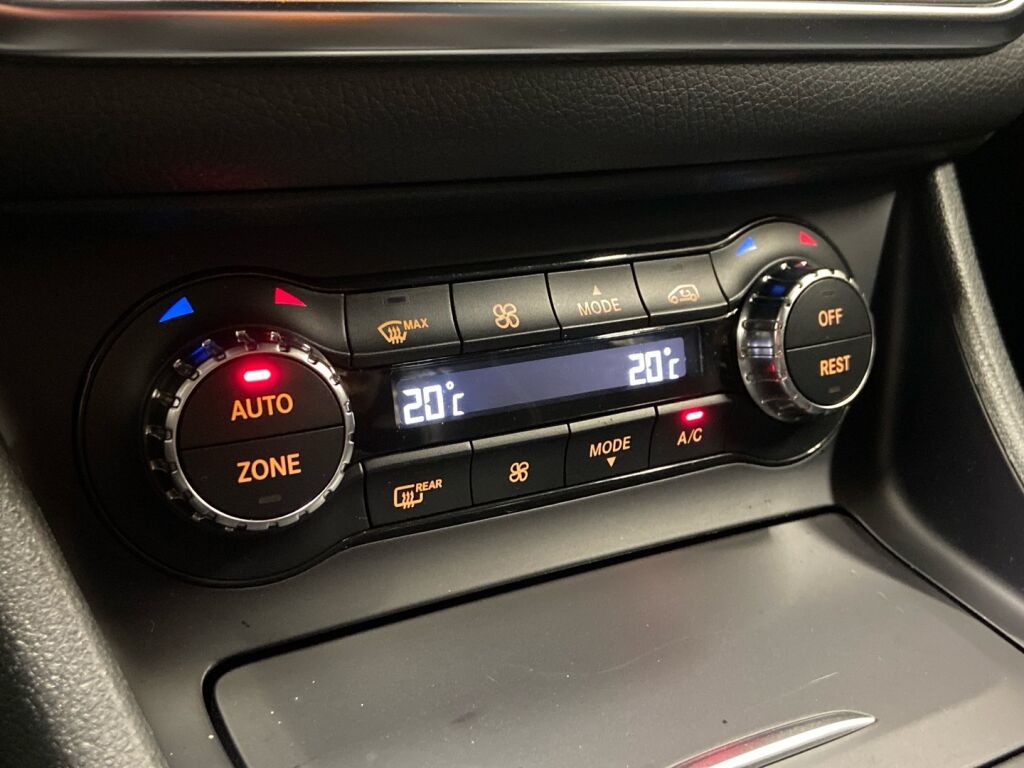 Mercedes-Benz CLA 2015 Musta