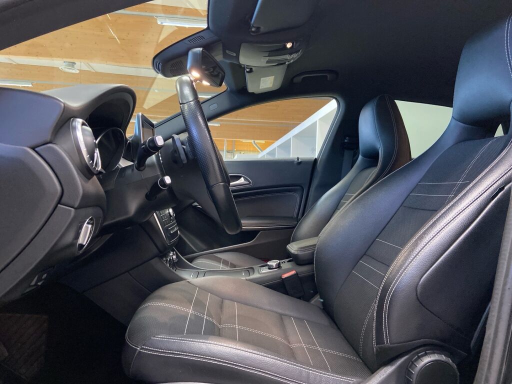 Mercedes-Benz CLA 2015 Musta
