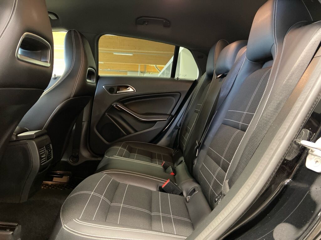 Mercedes-Benz CLA 2015 Musta