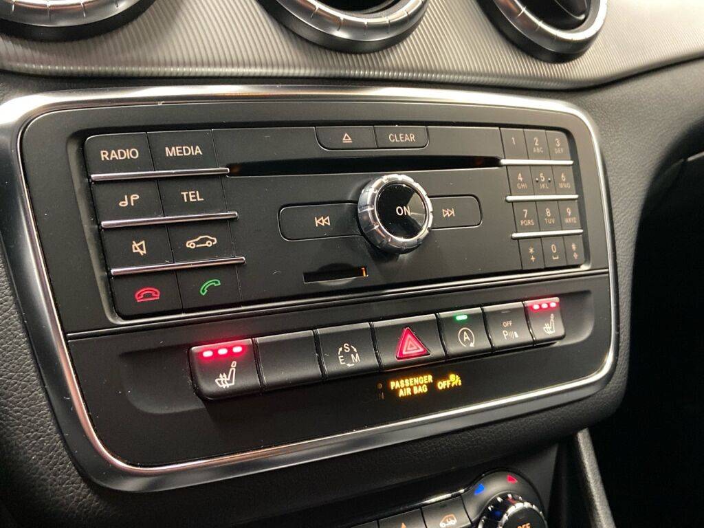 Mercedes-Benz CLA 2015 Musta