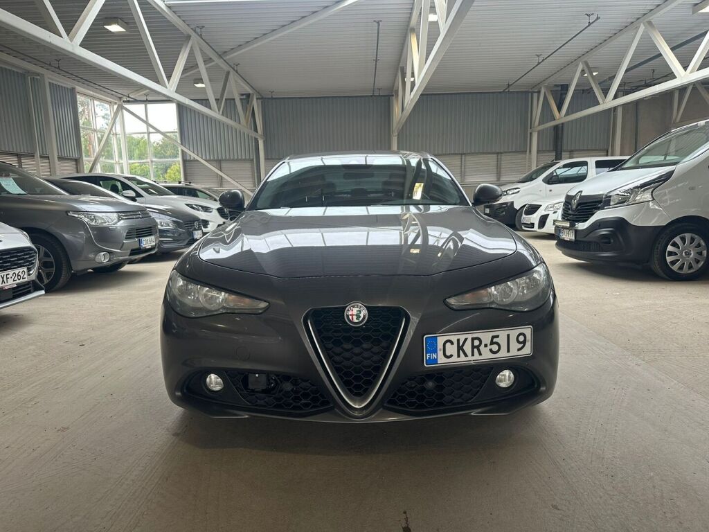 Alfa Romeo Giulia 2017 Harmaa