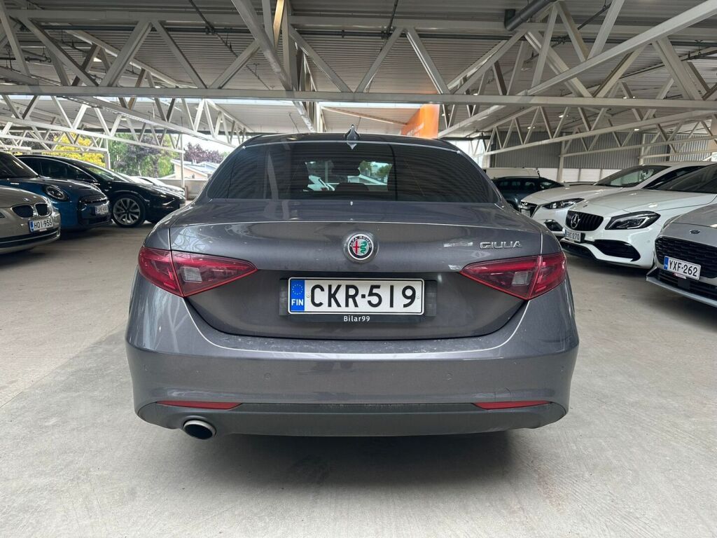 Alfa Romeo Giulia 2017 Harmaa