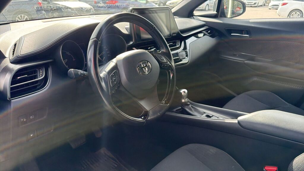 Toyota C-HR 2017 Harmaa