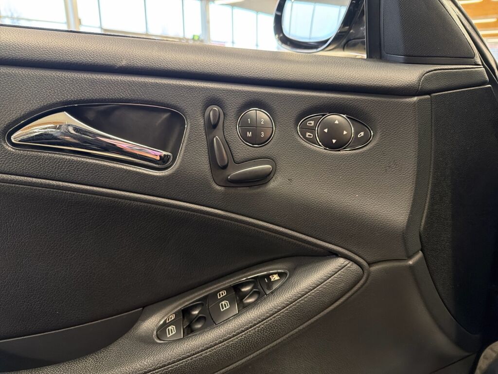 Mercedes-Benz CLS 2005 Musta