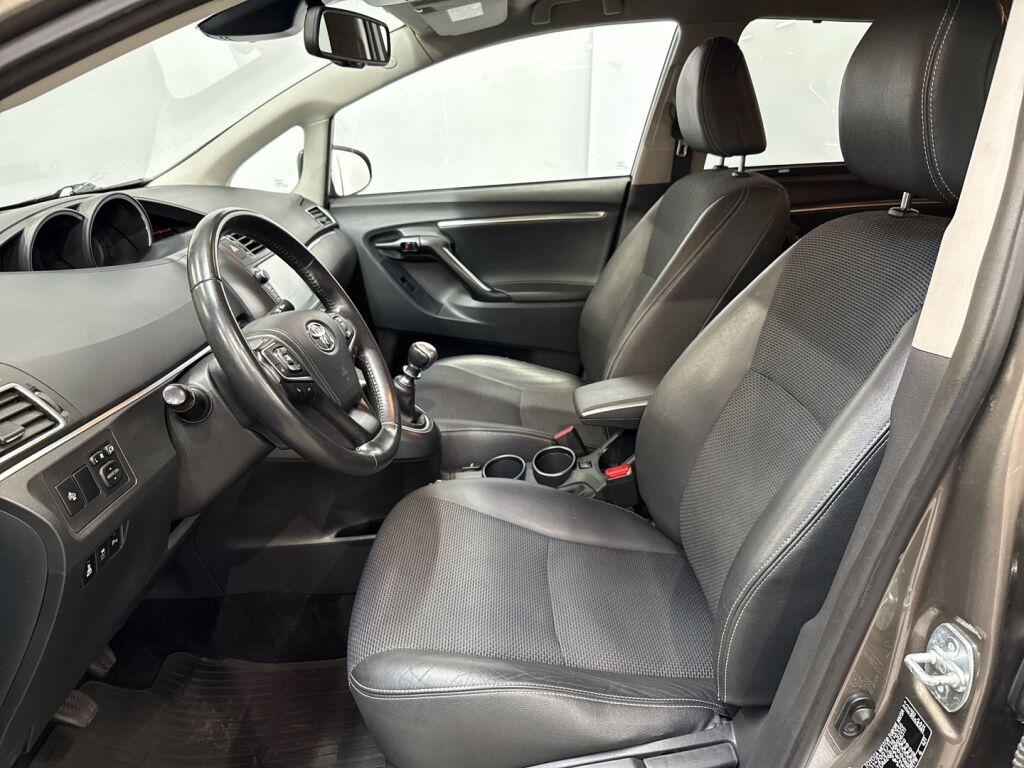 Toyota Verso 2017 Harmaa