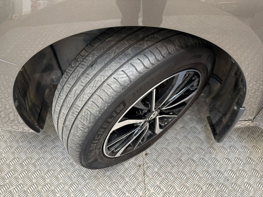 Toyota Verso 2017 Harmaa