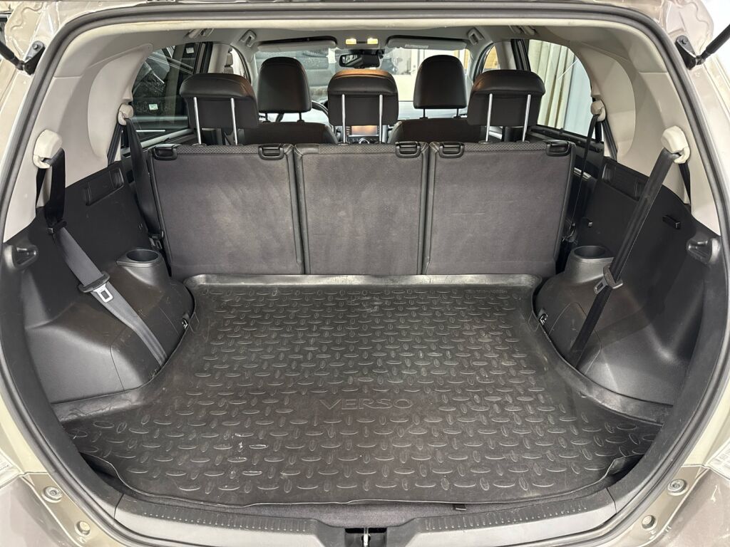 Toyota Verso 2017 Harmaa