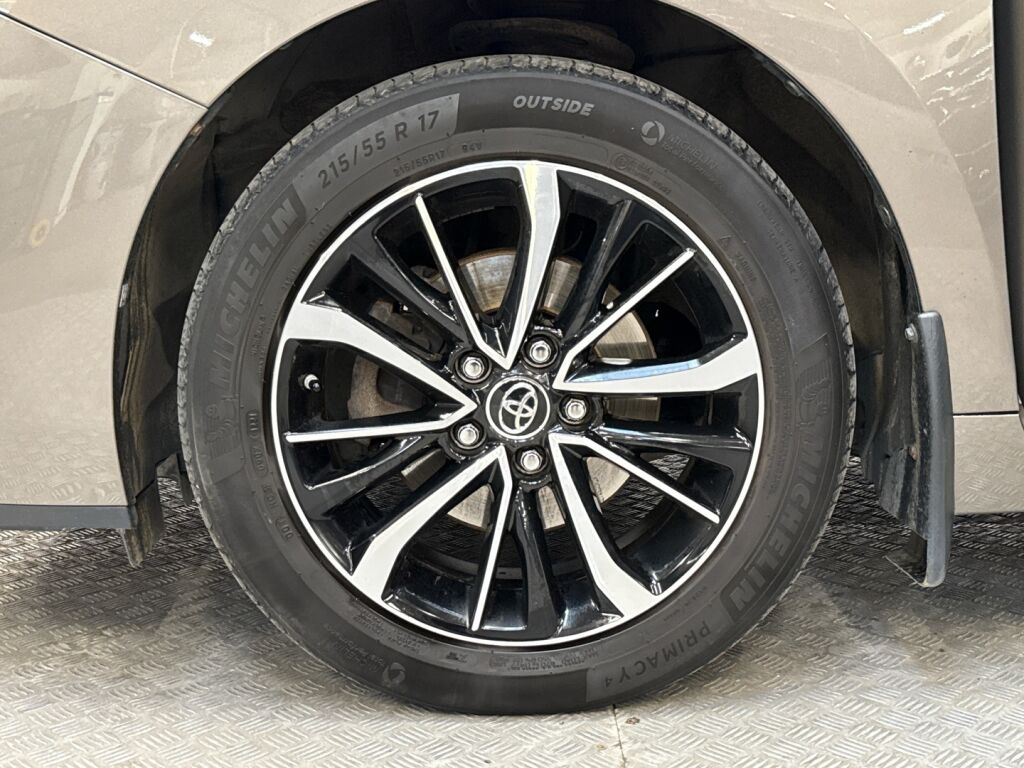 Toyota Verso 2017 Harmaa