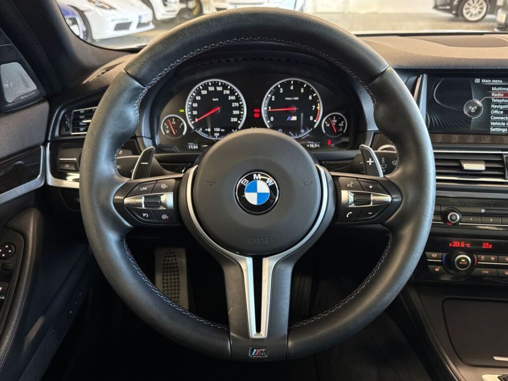 BMW M5 2013 Musta