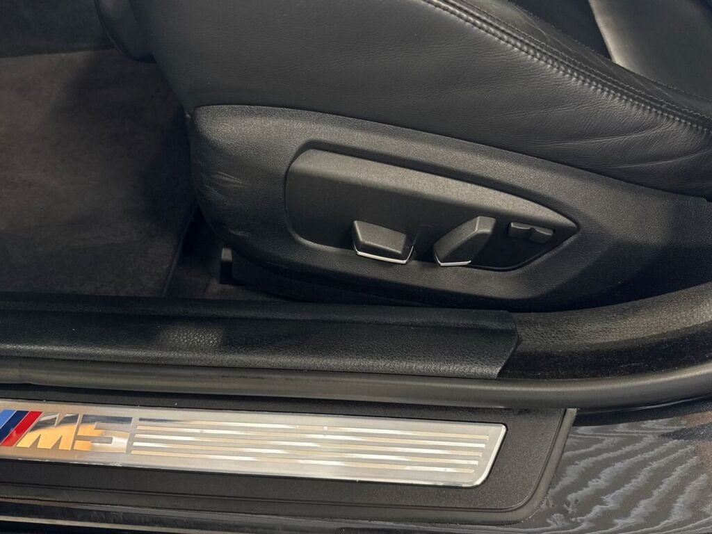 BMW M5 2013 Musta