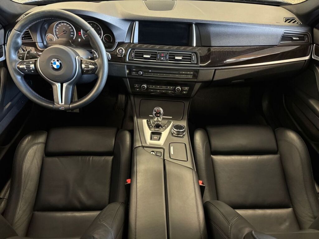 BMW M5 2013 Musta