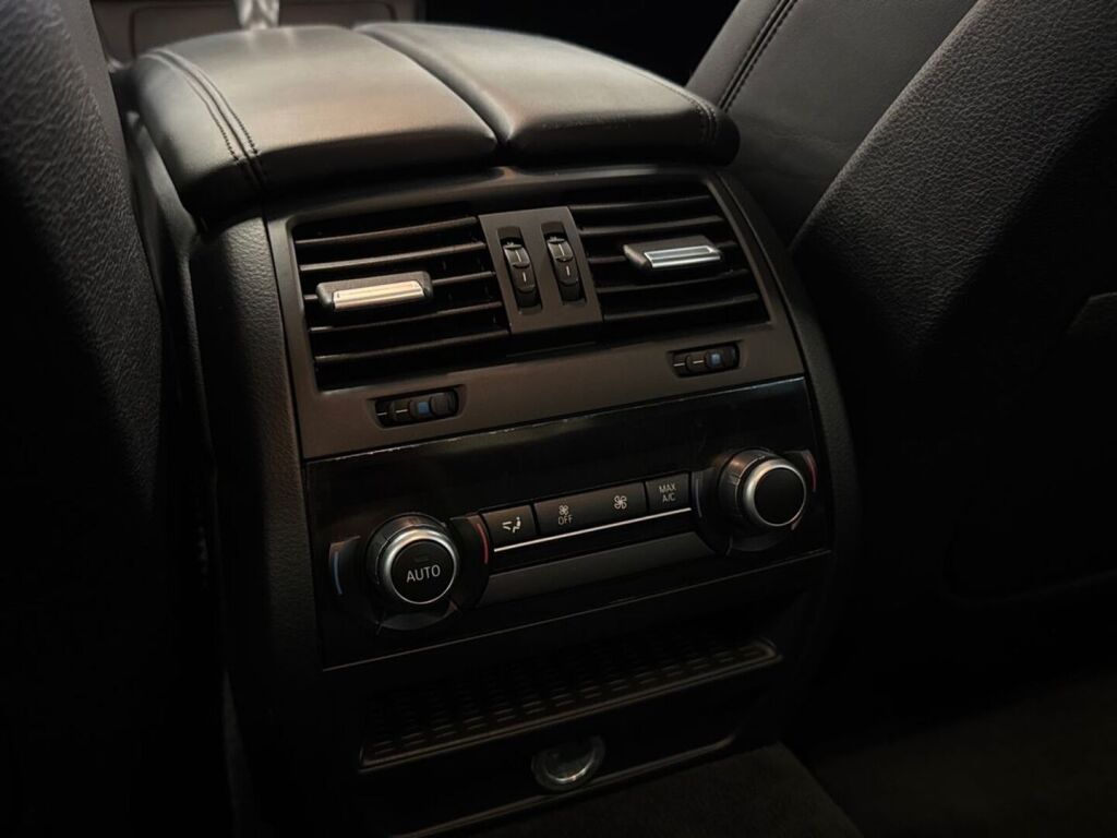 BMW M5 2013 Musta