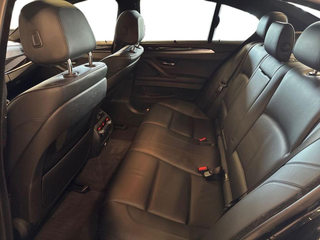BMW M5 2013 Musta