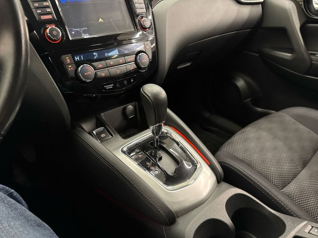 Nissan Qashqai 2017 Musta
