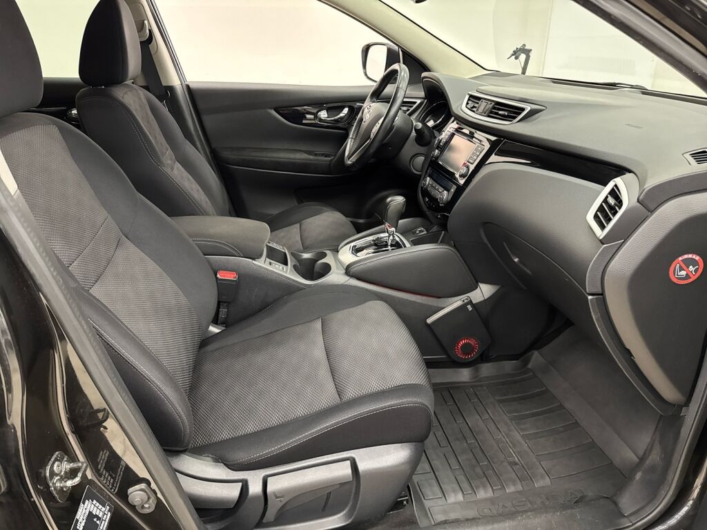 Nissan Qashqai 2017 Musta