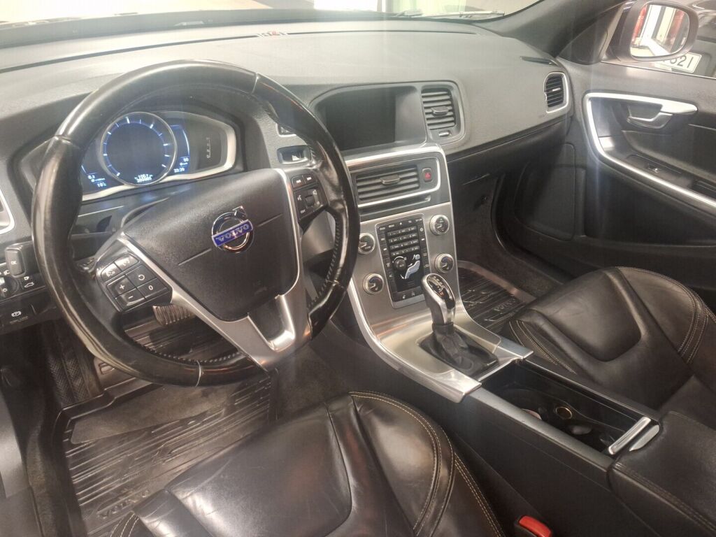 Volvo V60 2014 Musta