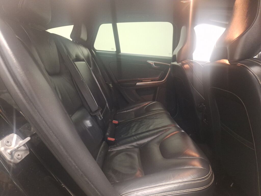 Volvo V60 2014 Musta