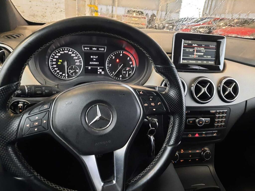 Mercedes-Benz B 2013 Musta