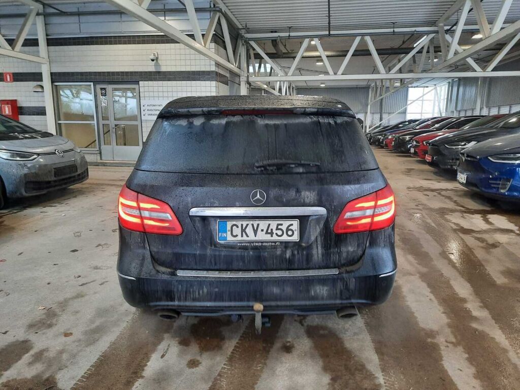 Mercedes-Benz B 2013 Musta