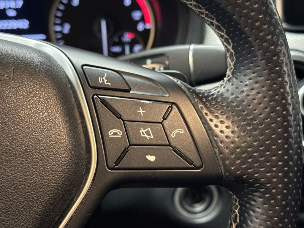 Mercedes-Benz B 2013 Musta