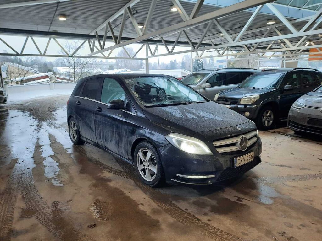 Mercedes-Benz B 2013 Musta