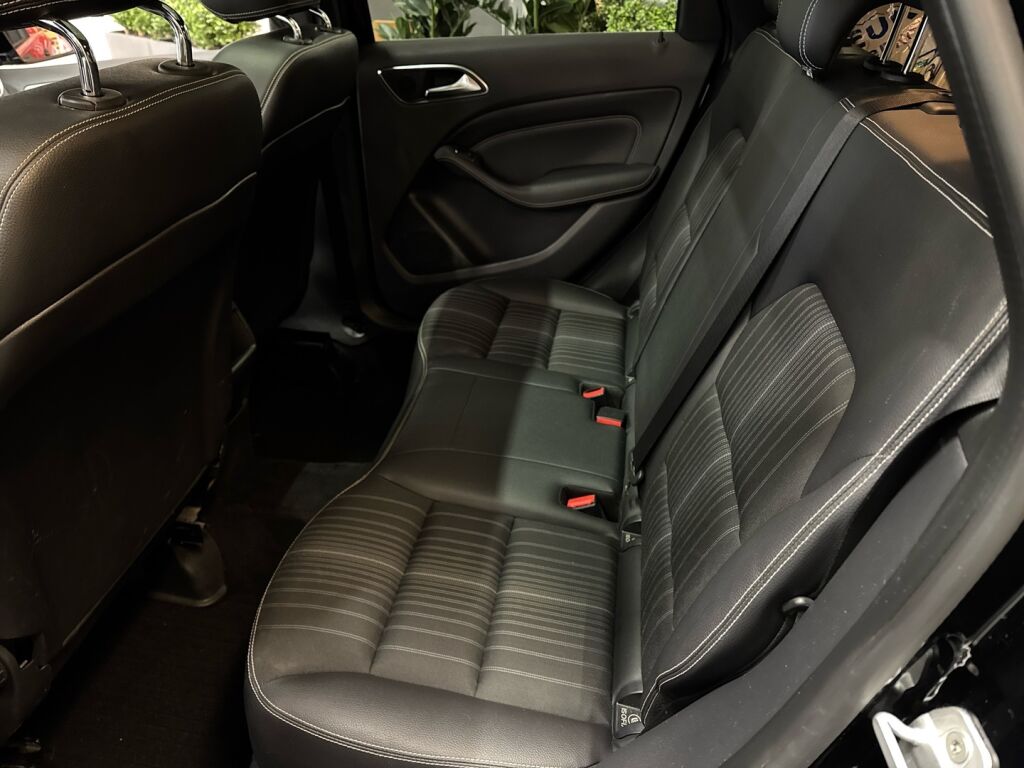 Mercedes-Benz B 2013 Musta