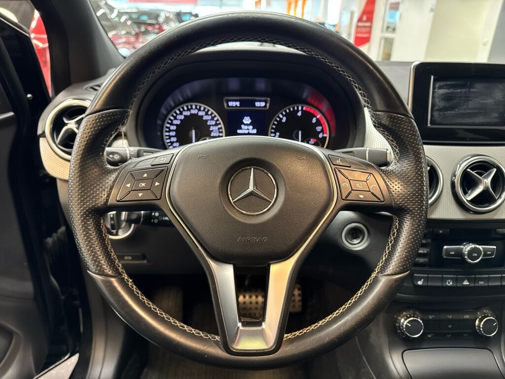 Mercedes-Benz B 2013 Musta