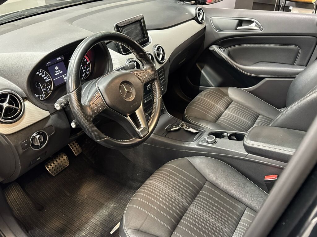 Mercedes-Benz B 2013 Musta