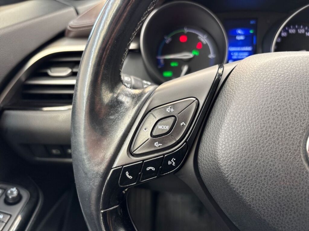 Toyota C-HR 2017 Valkoinen