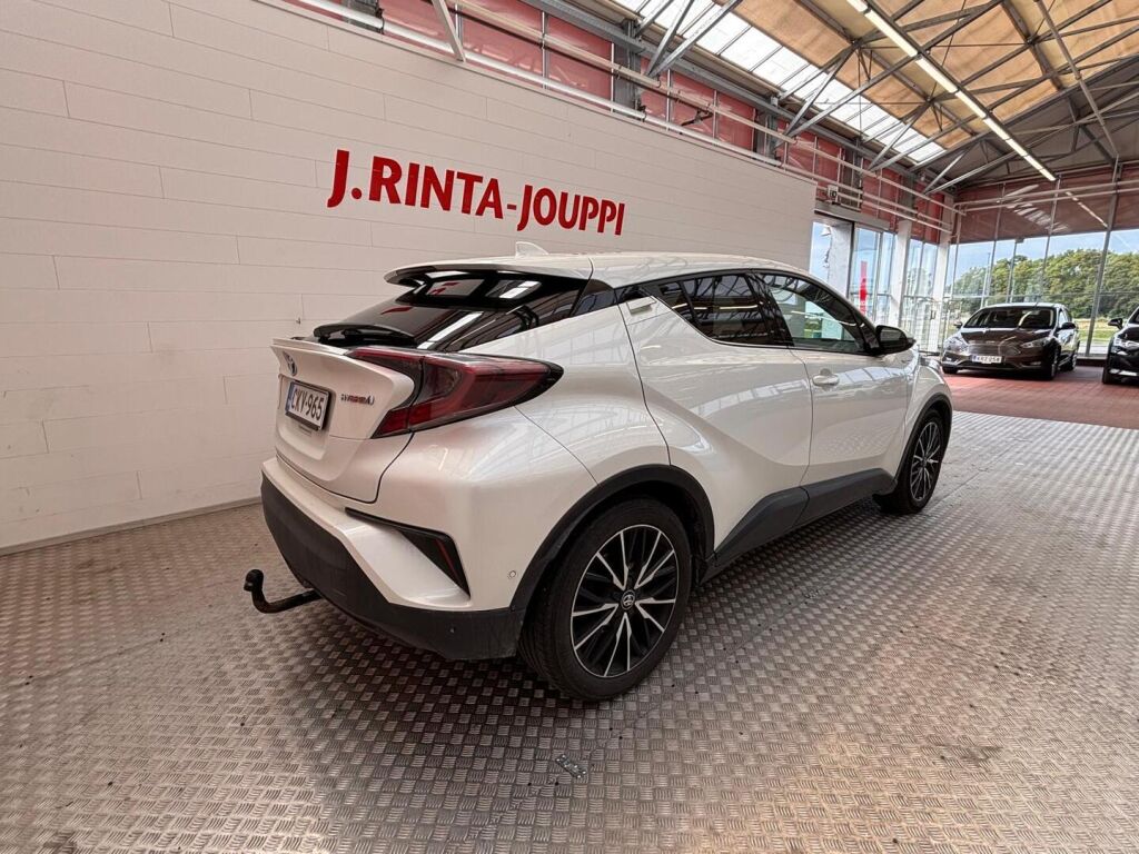 Toyota C-HR 2017 Valkoinen