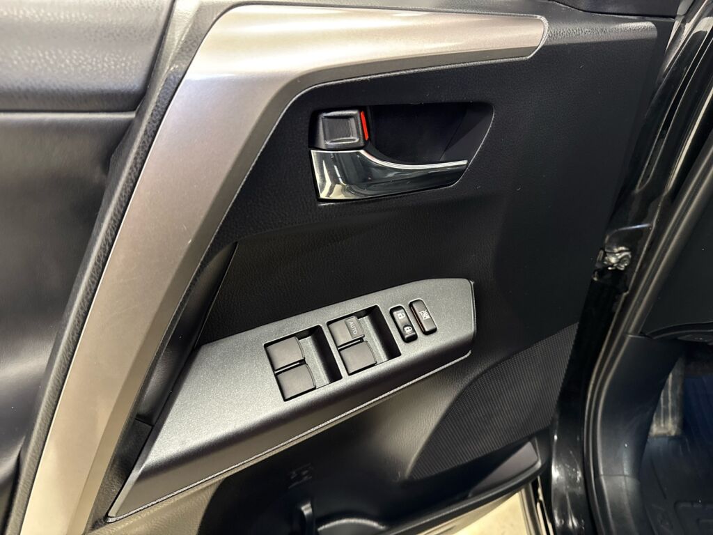 Toyota RAV4 2018 Musta