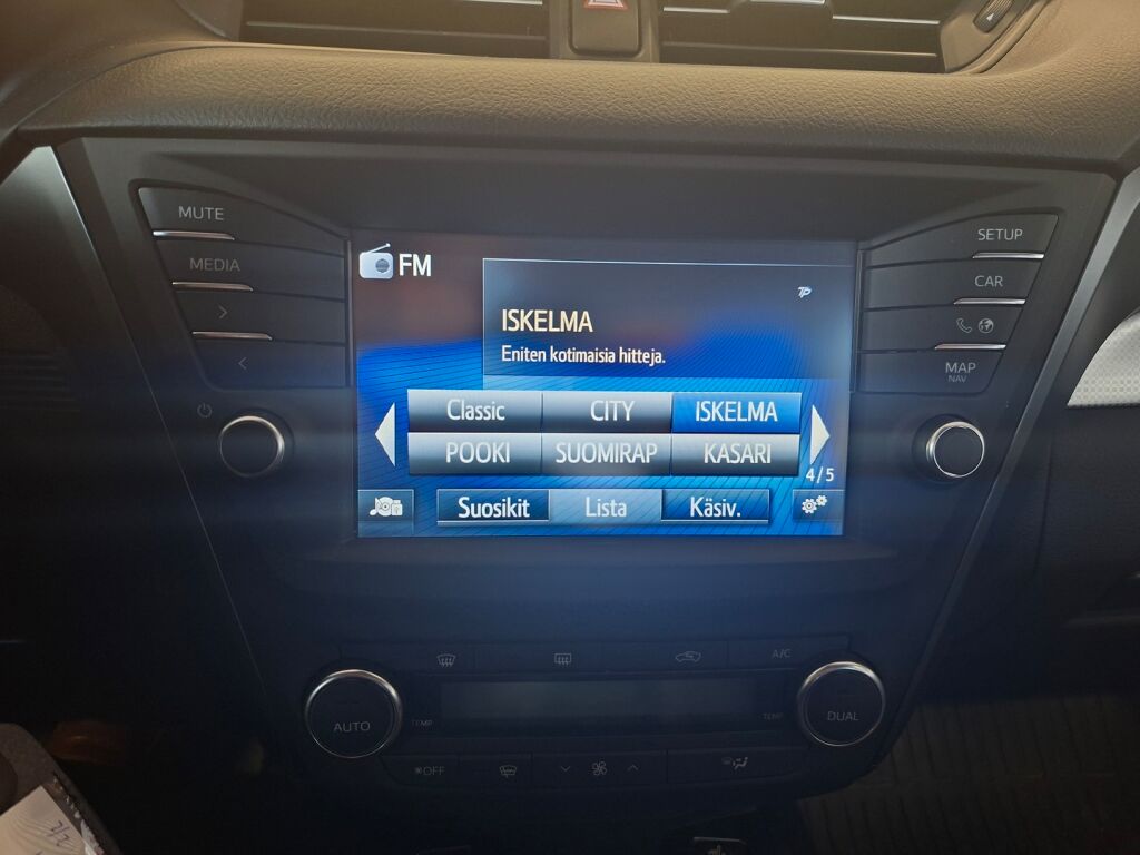 Toyota Avensis 2018 Musta