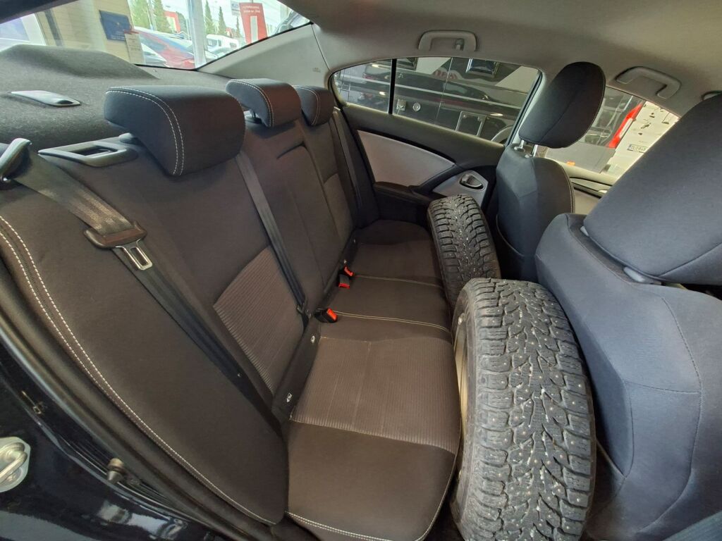 Toyota Avensis 2018 Musta