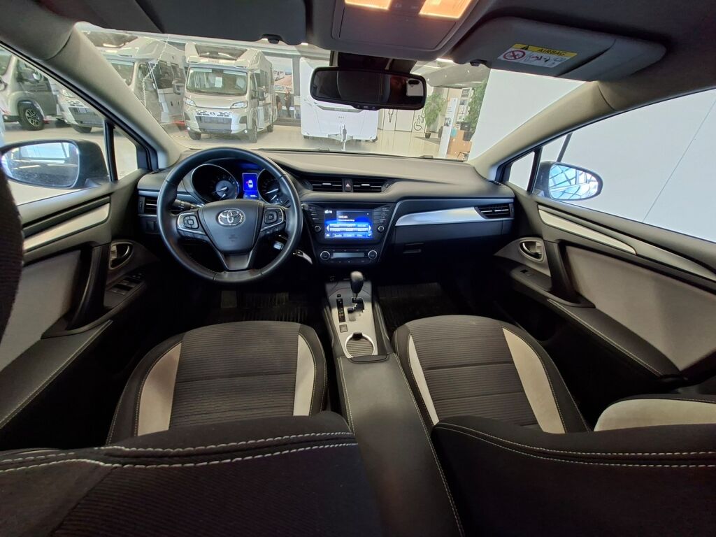 Toyota Avensis 2018 Musta