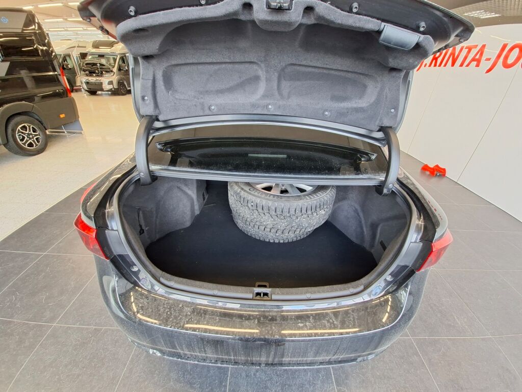 Toyota Avensis 2018 Musta