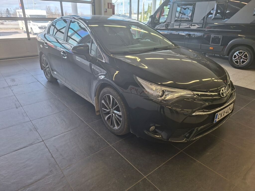 Toyota Avensis 2018 Musta