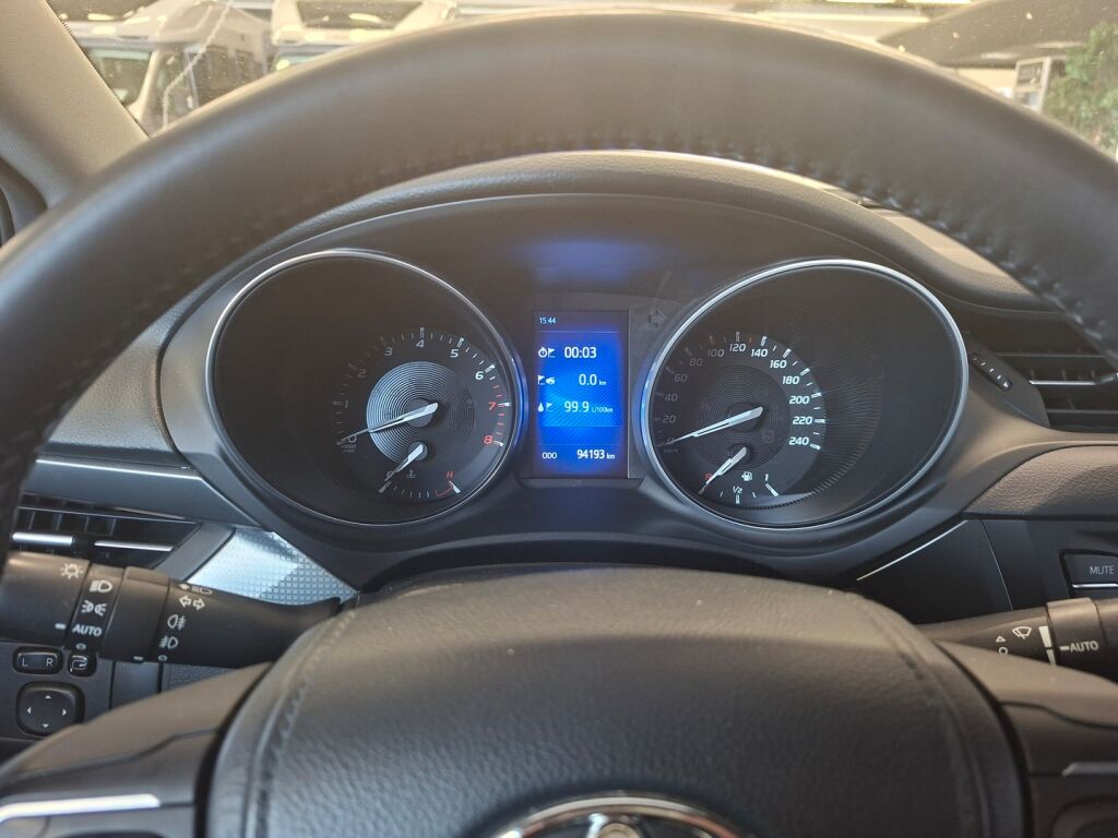 Toyota Avensis 2018 Musta