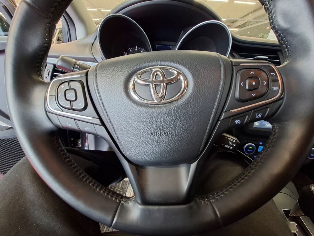 Toyota Avensis 2018 Musta