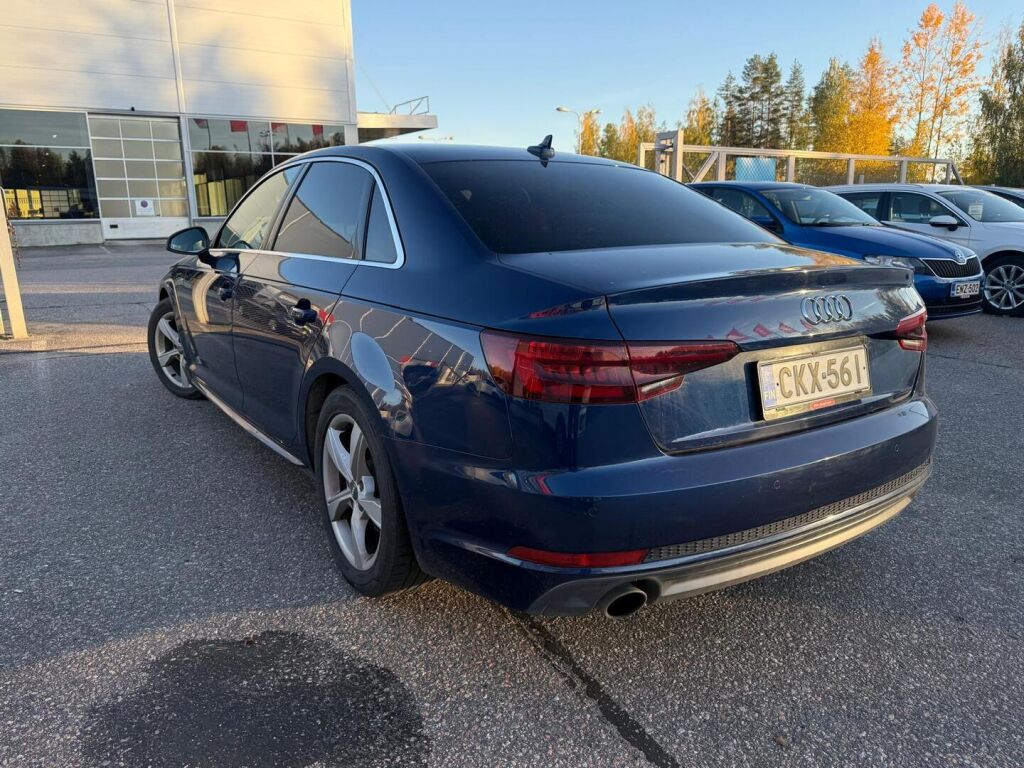 Audi A4 2018 Sininen