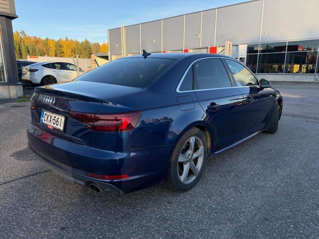Audi A4 2018 Sininen
